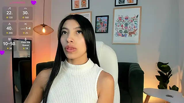 Snapshot of Tiffany_Low chatting on 04-22-26, 04:30 Tiffany Low online show from 04-22-26, 04:30