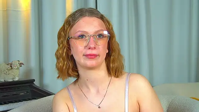 BeatriceBinoche online show from 04-08-26, 06:41