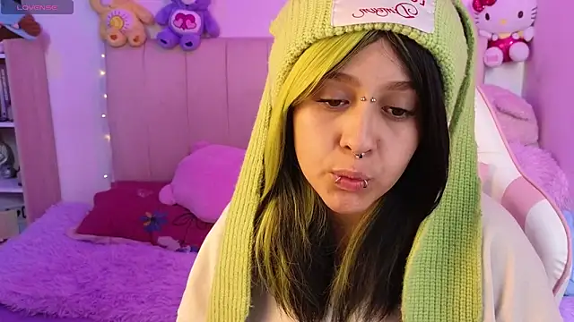 NekoWaifu online show from 05-26-26, 03:19