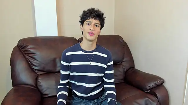 Snapshot of Xam_Collen chatting on 12-22-25, 05:10 Xam Collen online show from 12-22-25, 05:10