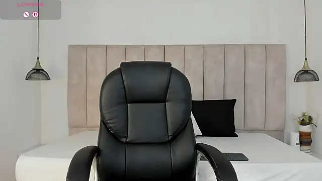 Snapshot of Megan-8 chatting on 03-30-26, 11:00 Megan-8 online show from 03-30-26, 11:00