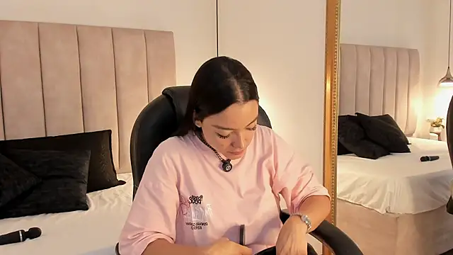 Snapshot of Megan-8 chatting on 04-10-26, 11:04 Megan-8 online show from 04-10-26, 11:04