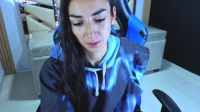 Maily a  online show from 04-11-26, 03:11