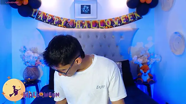 Snapshot of SalvadorFit chatting on 10-26-25, 08:37 SalvadorFit online show from 10-26-25, 08:37