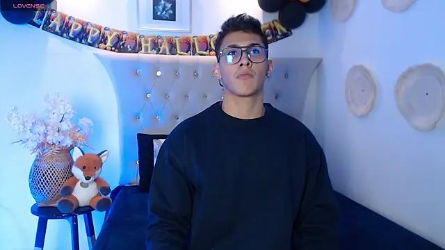 Snapshot of SalvadorFit chatting on 10-28-25, 08:22 SalvadorFit online show from 10-28-25, 08:22