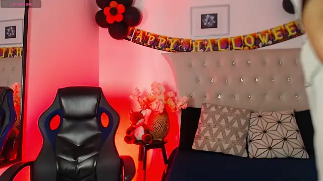 Snapshot of SalvadorFit chatting on 10-29-25, 08:32 SalvadorFit online show from 10-29-25, 08:32