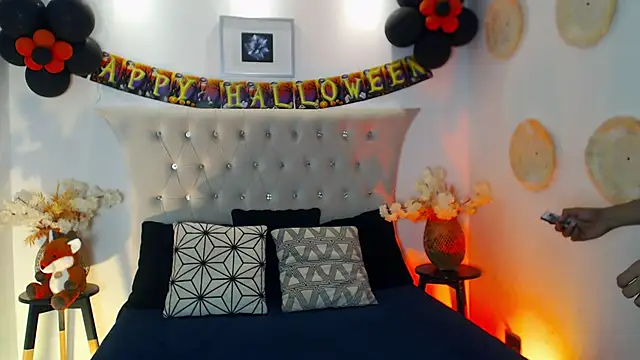 Snapshot of SalvadorFit chatting on 11-02-25, 08:33 SalvadorFit online show from 11-02-25, 08:33