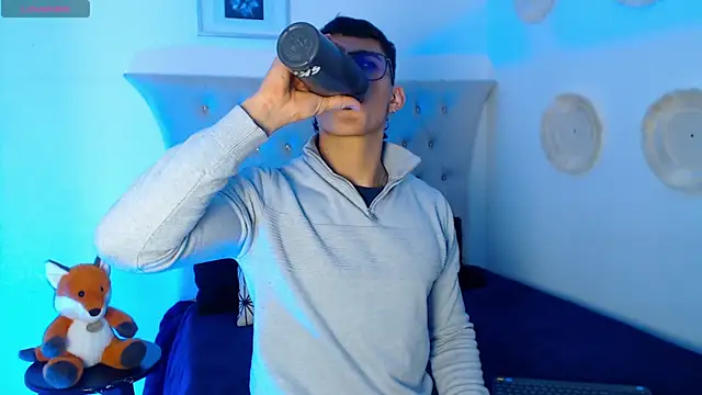 Snapshot of SalvadorFit chatting on 11-04-25, 08:41 SalvadorFit online show from 11-04-25, 08:41