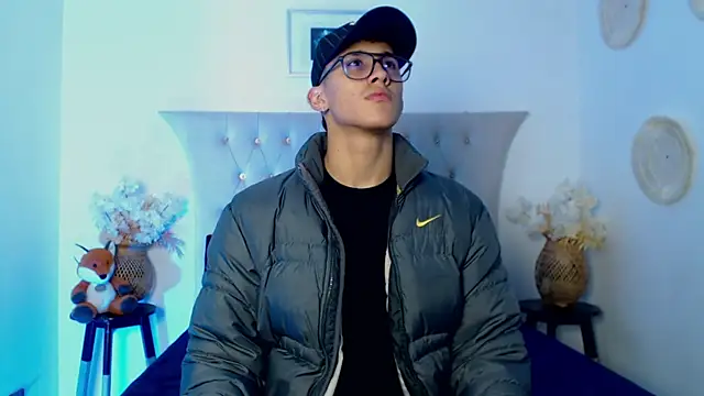 Snapshot of SalvadorFit chatting on 11-05-25, 07:47 SalvadorFit online show from 11-05-25, 07:47