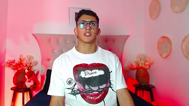 Snapshot of SalvadorFit chatting on 11-07-25, 08:31 SalvadorFit online show from 11-07-25, 08:31