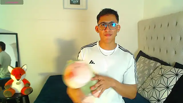 Snapshot of SalvadorFit chatting on 11-09-25, 08:29 SalvadorFit online show from 11-09-25, 08:29