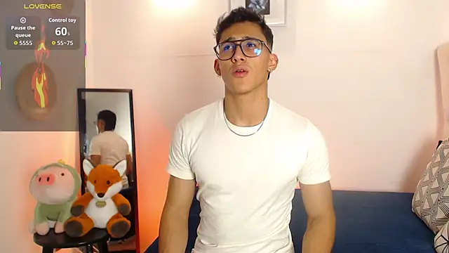 Snapshot of SalvadorFit chatting on 11-10-25, 08:08 SalvadorFit online show from 11-10-25, 08:08