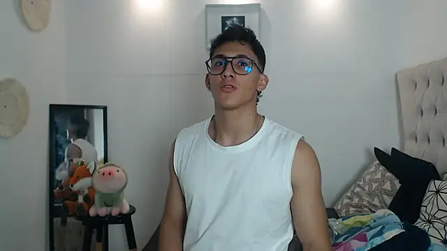 Snapshot of SalvadorFit chatting on 11-12-25, 08:41 SalvadorFit online show from 11-12-25, 08:41