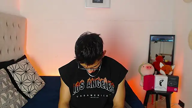 Snapshot of SalvadorFit chatting on 11-14-25, 08:40 SalvadorFit online show from 11-14-25, 08:40