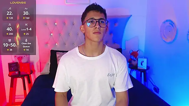 Snapshot of SalvadorFit chatting on 11-16-25, 08:25 SalvadorFit online show from 11-16-25, 08:25