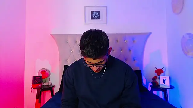 Snapshot of SalvadorFit chatting on 11-19-25, 08:31 SalvadorFit online show from 11-19-25, 08:31