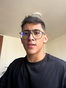 Snapshot of SalvadorFit chatting on 11-22-25, 08:19 SalvadorFit online show from 11-22-25, 08:19