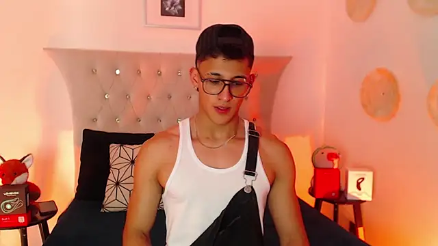 Snapshot of SalvadorFit chatting on 11-23-25, 08:41 SalvadorFit online show from 11-23-25, 08:41