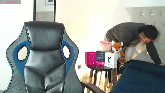 Snapshot of SalvadorFit chatting on 11-24-25, 08:41 SalvadorFit online show from 11-24-25, 08:41