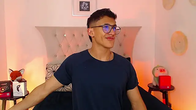 Snapshot of SalvadorFit chatting on 12-01-25, 08:47 SalvadorFit online show from 12-01-25, 08:47