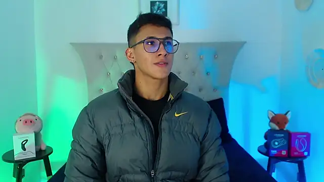 Snapshot of SalvadorFit chatting on 12-03-25, 08:29 SalvadorFit online show from 12-03-25, 08:29