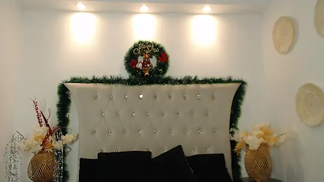 Snapshot of SalvadorFit chatting on 12-13-25, 08:36 SalvadorFit online show from 12-13-25, 08:36