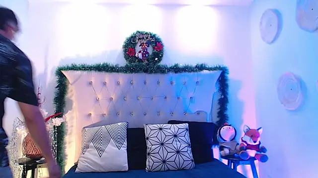 Snapshot of SalvadorFit chatting on 12-20-25, 08:38 SalvadorFit online show from 12-20-25, 08:38