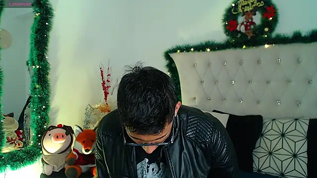 Snapshot of SalvadorFit chatting on 12-22-25, 09:34 SalvadorFit online show from 12-22-25, 09:34