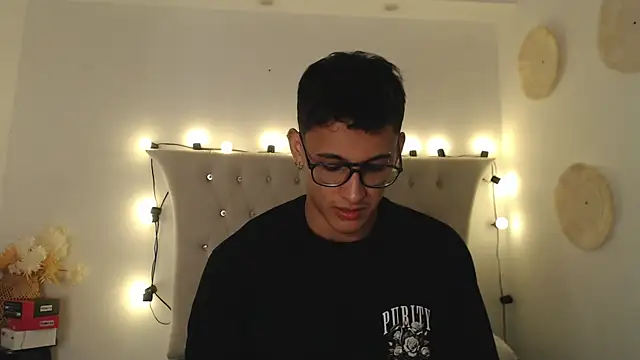 Snapshot of SalvadorFit chatting on 01-16-26, 08:35 SalvadorFit online show from 01-16-26, 08:35