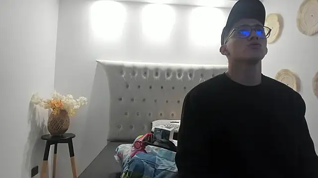 Snapshot of SalvadorFit chatting on 02-01-26, 08:29 SalvadorFit online show from 02-01-26, 08:29