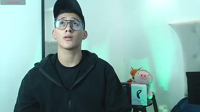 Snapshot of SalvadorFit chatting on 02-05-26, 08:24 SalvadorFit online show from 02-05-26, 08:24