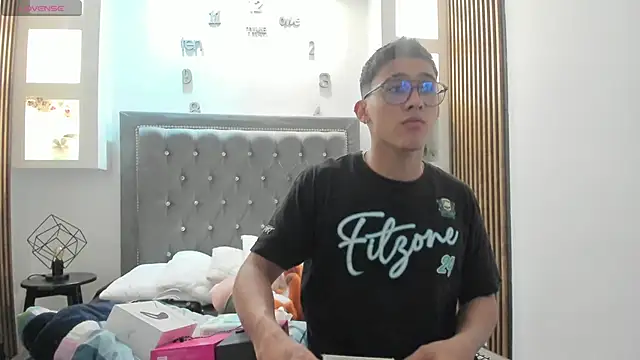 Snapshot of SalvadorFit chatting on 02-06-26, 08:34 SalvadorFit online show from 02-06-26, 08:34