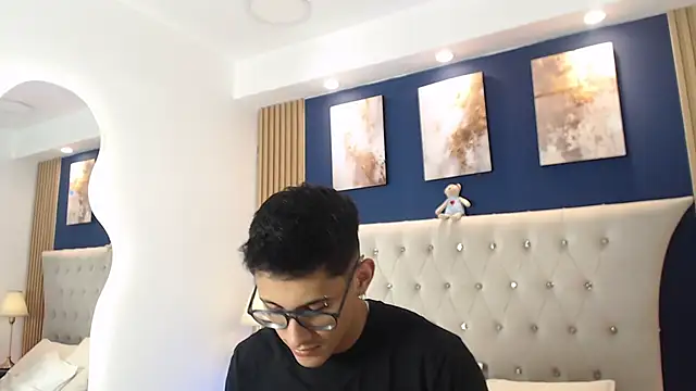 Snapshot of SalvadorFit chatting on 02-17-26, 08:26 SalvadorFit online show from 02-17-26, 08:26