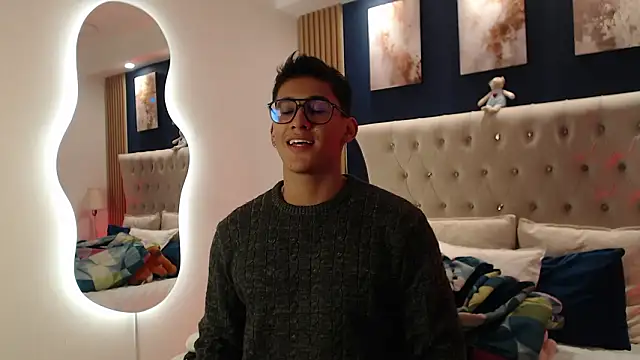 Snapshot of SalvadorFit chatting on 02-25-26, 08:40 SalvadorFit online show from 02-25-26, 08:40