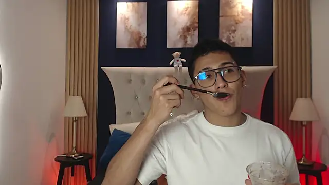 Snapshot of SalvadorFit chatting on 02-26-26, 08:19 SalvadorFit online show from 02-26-26, 08:19