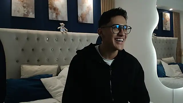 Snapshot of SalvadorFit chatting on 03-01-26, 08:11 SalvadorFit online show from 03-01-26, 08:11