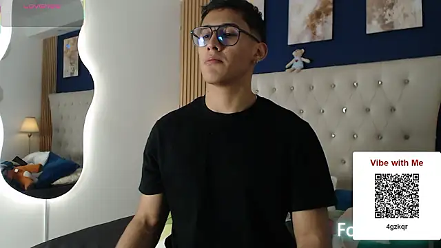 Snapshot of SalvadorFit chatting on 03-02-26, 08:04 SalvadorFit online show from 03-02-26, 08:04