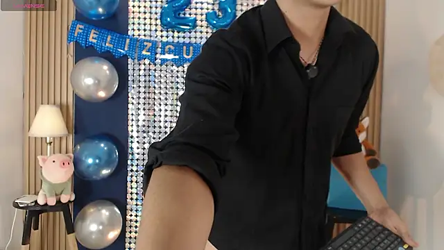 Snapshot of SalvadorFit chatting on 03-12-26, 08:48 SalvadorFit online show from 03-12-26, 08:48