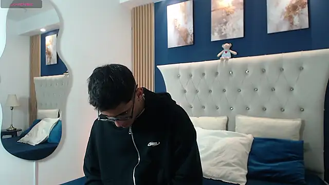 Snapshot of SalvadorFit chatting on 03-23-26, 08:13 SalvadorFit online show from 03-23-26, 08:13