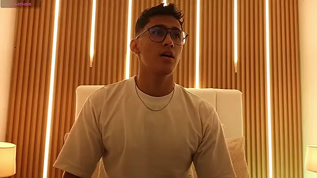 Snapshot of SalvadorFit chatting on 04-12-26, 08:25 SalvadorFit online show from 04-12-26, 08:25