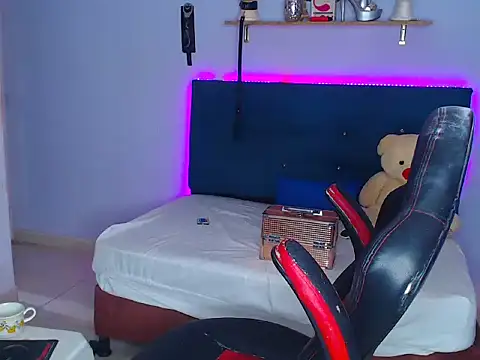 Lunadool online show from 10-07-25, 03:09