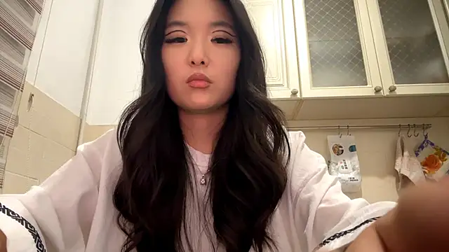 EmmaLeexth online show from 04-27-26, 04:05