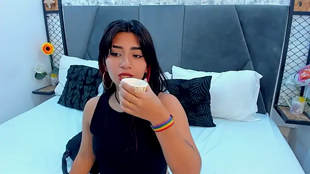 KENDRAOWEN online show from 10-01-25, 08:04