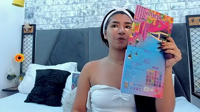 KENDRAOWEN online show from 10-17-25, 09:06