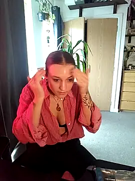 Snapshot of laradoom chatting on 11-04-25, 03:11 laradoom online show from 11-04-25, 03:11