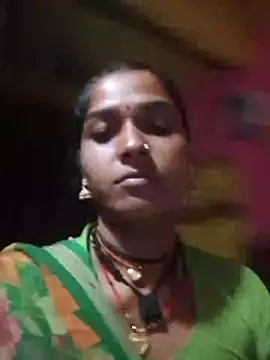 Snapshot of Hot_reshmaji chatting on 06-01-26, 02:13 Hot reshmaji online show from 06-01-26, 02:13