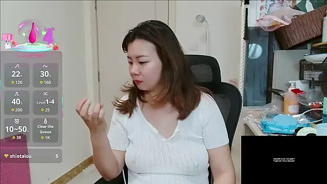 Snapshot of sallycui chatting on 06-18-26, 10:25 sallycui online show from 06-18-26, 10:25