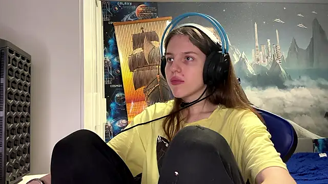 Elira Breeze online show from 03-11-26, 02:56