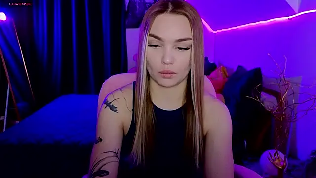 KitsyMoore online show from 02-03-26, 04:12