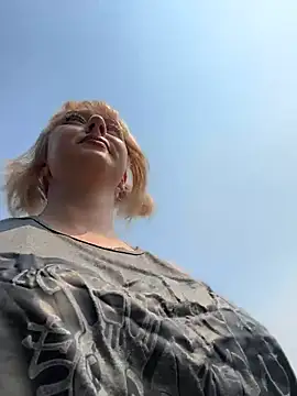 Snapshot of RonnieKiss chatting on 07-19-26, 07:23 RonnieKiss online show from 07-19-26, 07:23